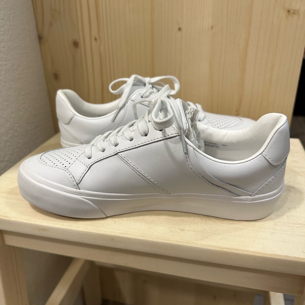 Steve Madden- White Bryant Sneakers